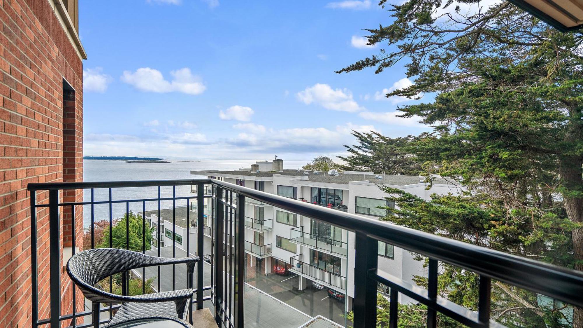 Oak Bay Beach Hotel (Adults Only) Exterior photo